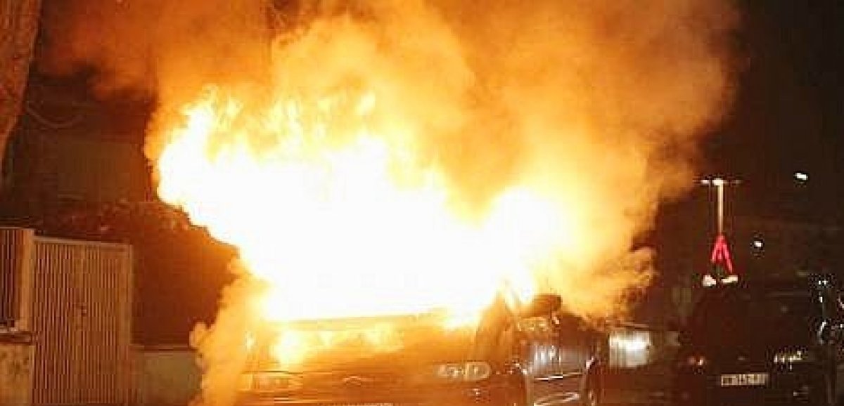 Flers. Véhicules incendiés quartier Saint-Michel : trois personnes interpellées