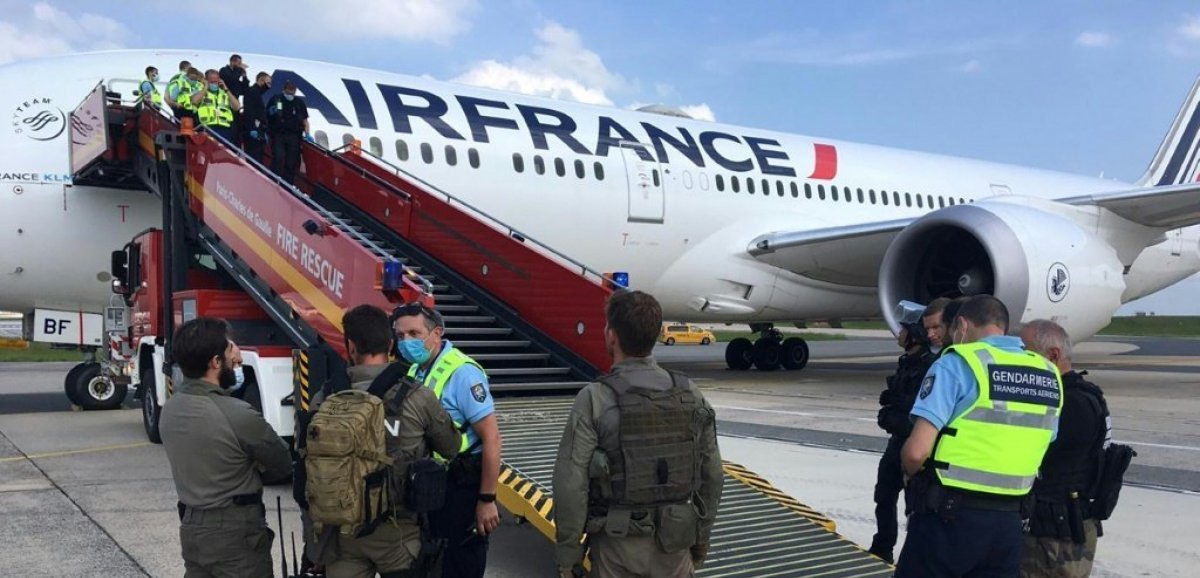 Fausse alerte à la bombe: à Roissy CDG, aucun explosif dans l'avion venu du Tchad