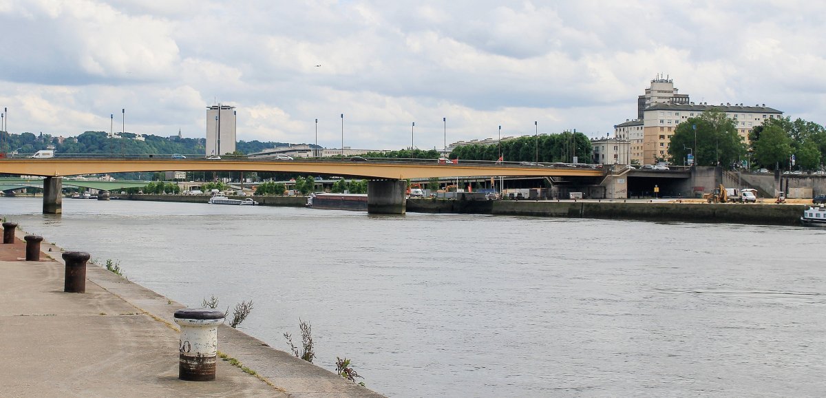 Rouen. Une nappe irisée sur 10 mètres de large aperçue en Seine