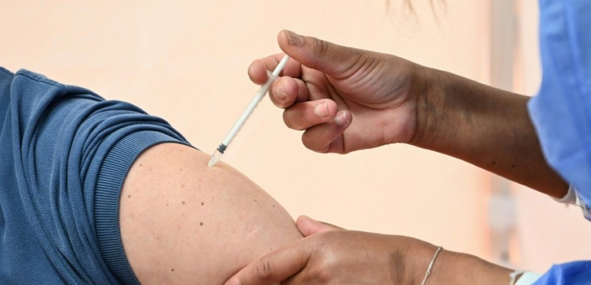 Covid: le seuil des 30 millions de primo-vaccinés à portée d'aiguille