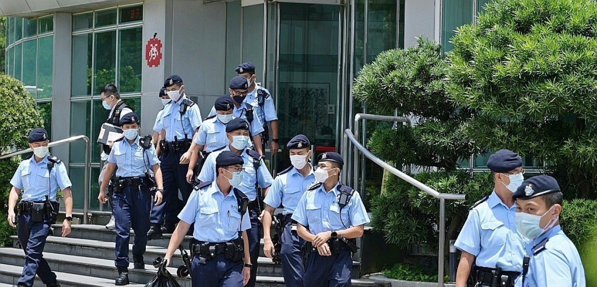 Hong Kong: raid de la police dans les locaux du journal pro-démocratie Apple Daily, 5 arrestations