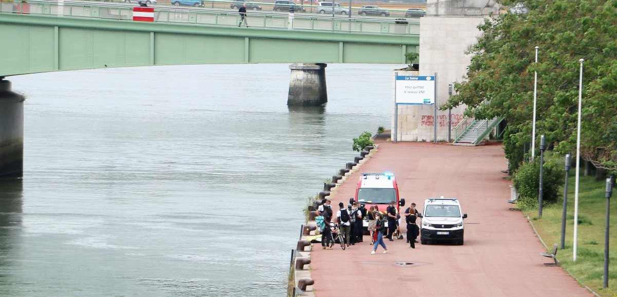Rouen. Un homme secouru en Seine près du pont Corneille