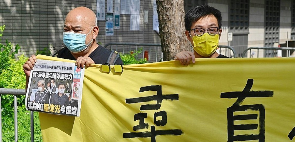 Hong Kong: libération sous caution refusée pour deux responsables d'un journal pro-démocratie