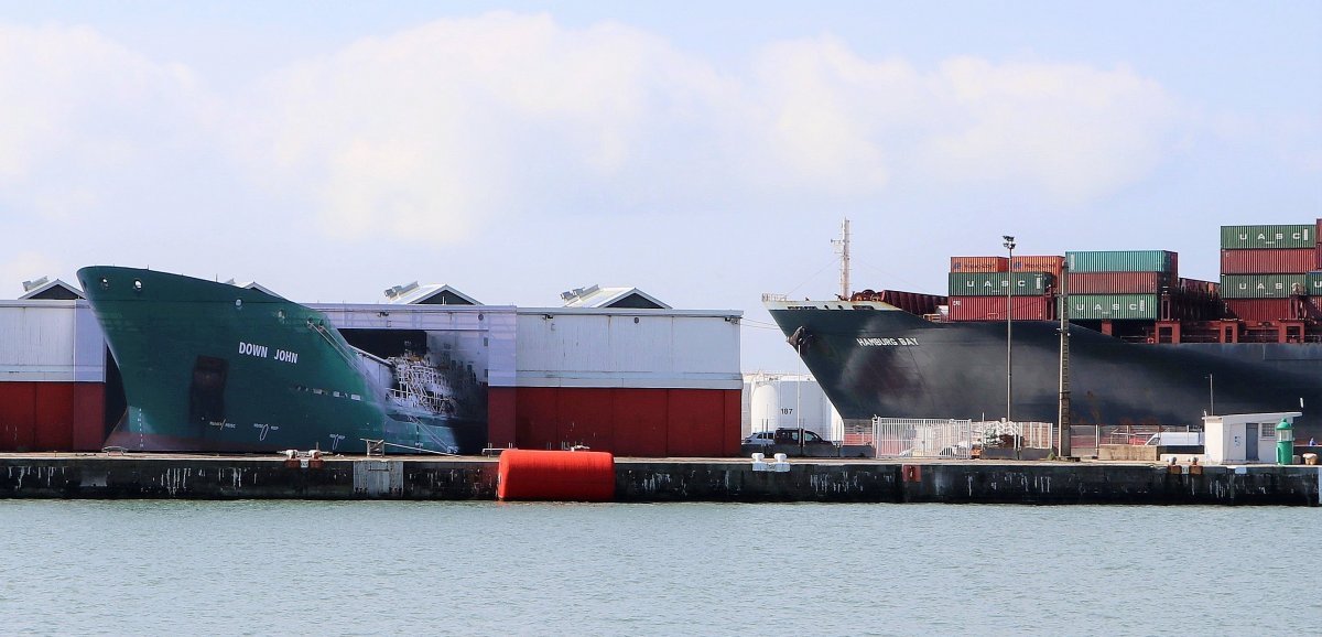Le Havre. Un cargo en perdition au terminal croisière… ou une œuvre d'art ?