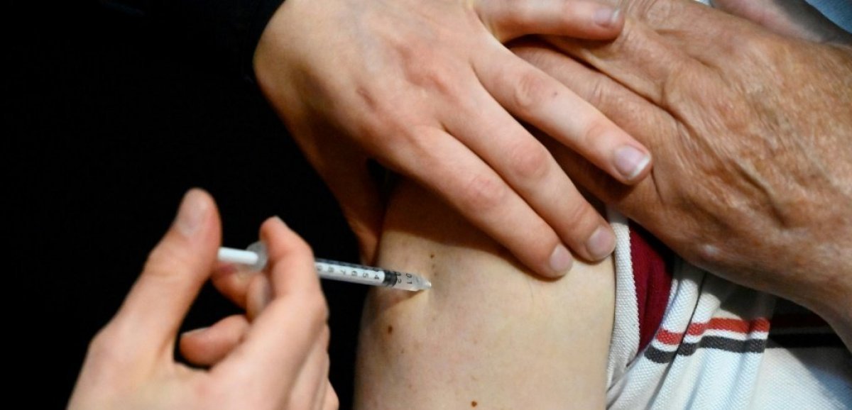 Covid: des médecins demandent la vaccination obligatoire des soignants "avant septembre"
