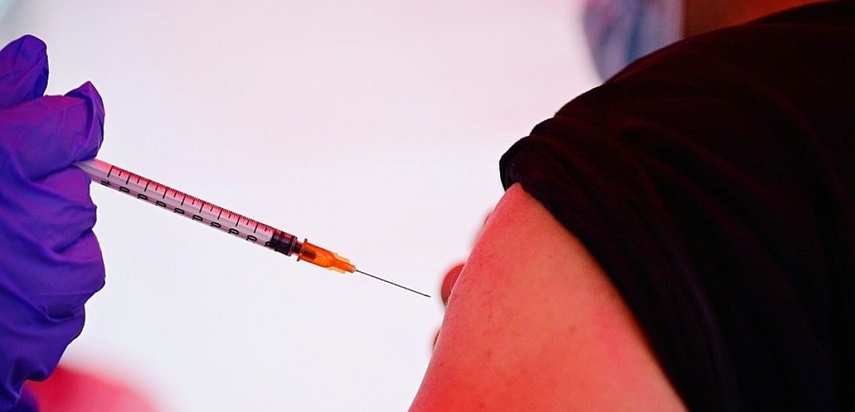 Covid-19: le conseil scientifique préconise l'"obligation vaccinale des soignants"