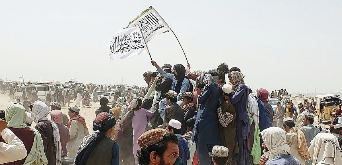 En Afghanistan, la stratégie double des talibans: forcer la paix ou s'imposer militairement