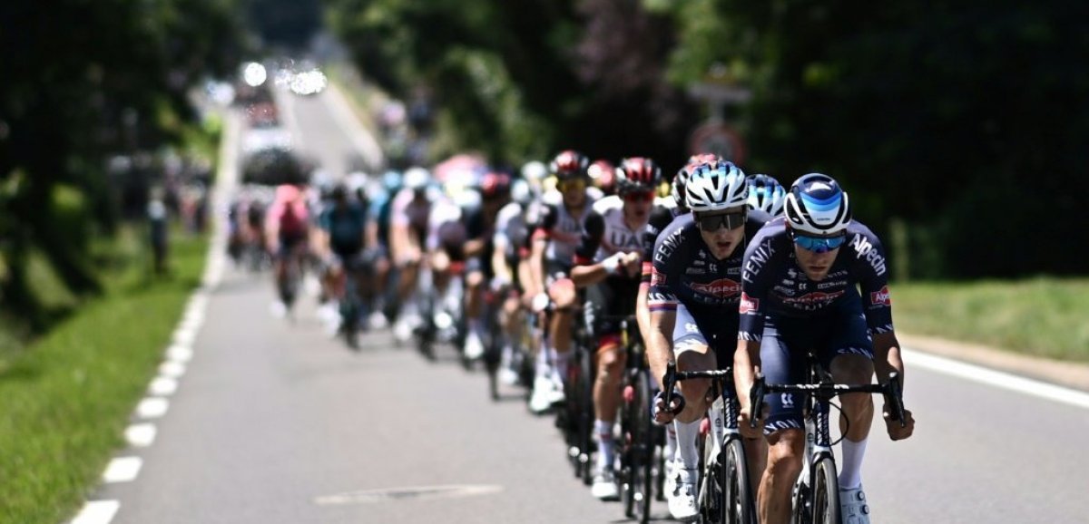 Tour de France: le début de la 19e étape émaillé de chutes