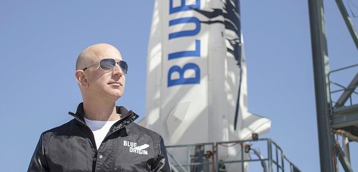 A bord de sa fusée, Jeff Bezos va s'envoler à son tour vers l'espace