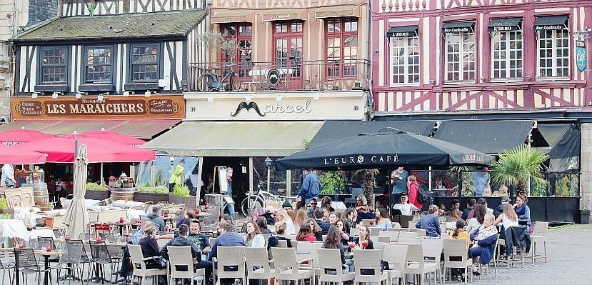 Rouen. L'Euro café, sur la place du Vieux-Marché
