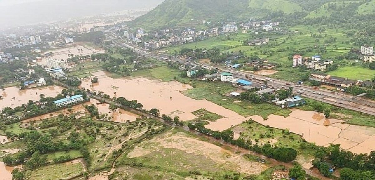 Inde: 45 morts dans des glissements de terrain, les recherches continuent