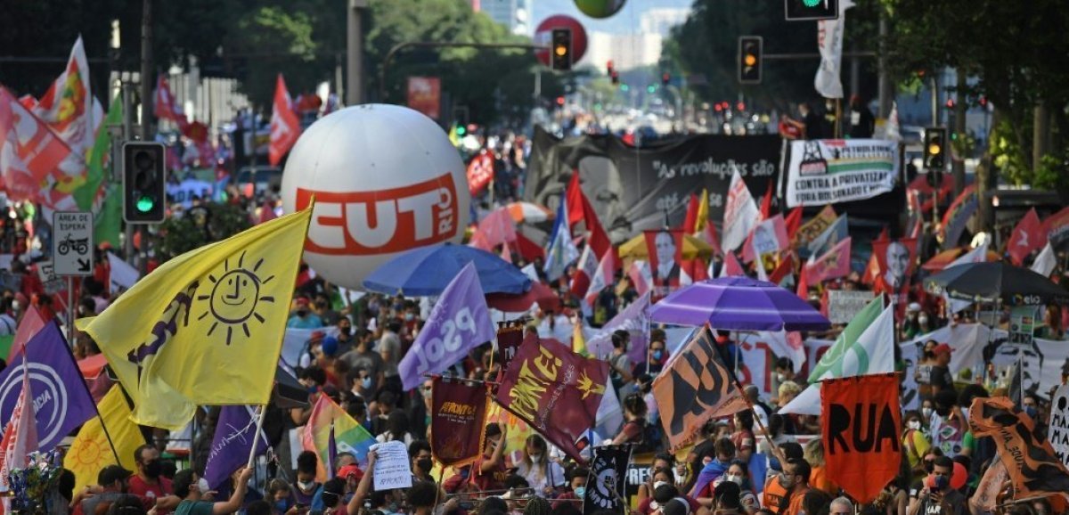 Covid: les Brésiliens de nouveau dans la rue pour réclamer la destitution de Bolsonaro