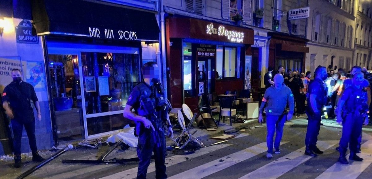 Un homme en voiture percute par accident une terrasse de bar à Paris: une morte, six blessés dont le conducteur