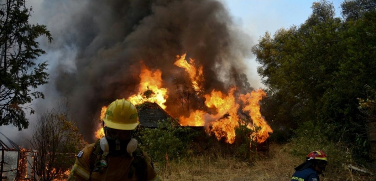 Incendie en Grèce dans le Péloponnèse: une dizaine de maisons brûlées, cinq blessés