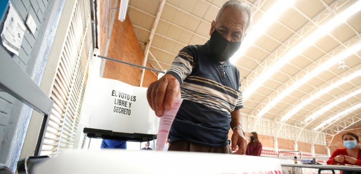 Mexique: faible participation au référendum pour juger d'ex-présidents pour corruption