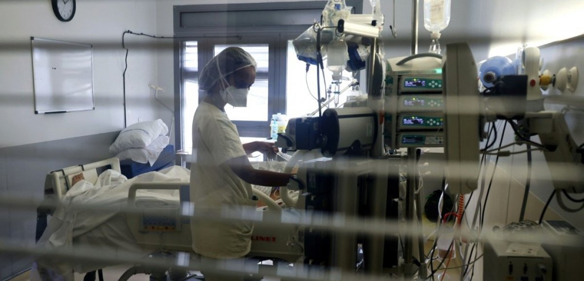Covid-19: la pression sur les hôpitaux continue à monter
