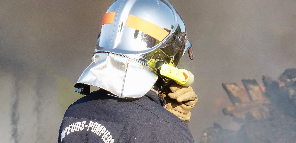 Nord-Cotentin. Incendie d'un bâtiment agricole : 12 tonnes de foin en feu