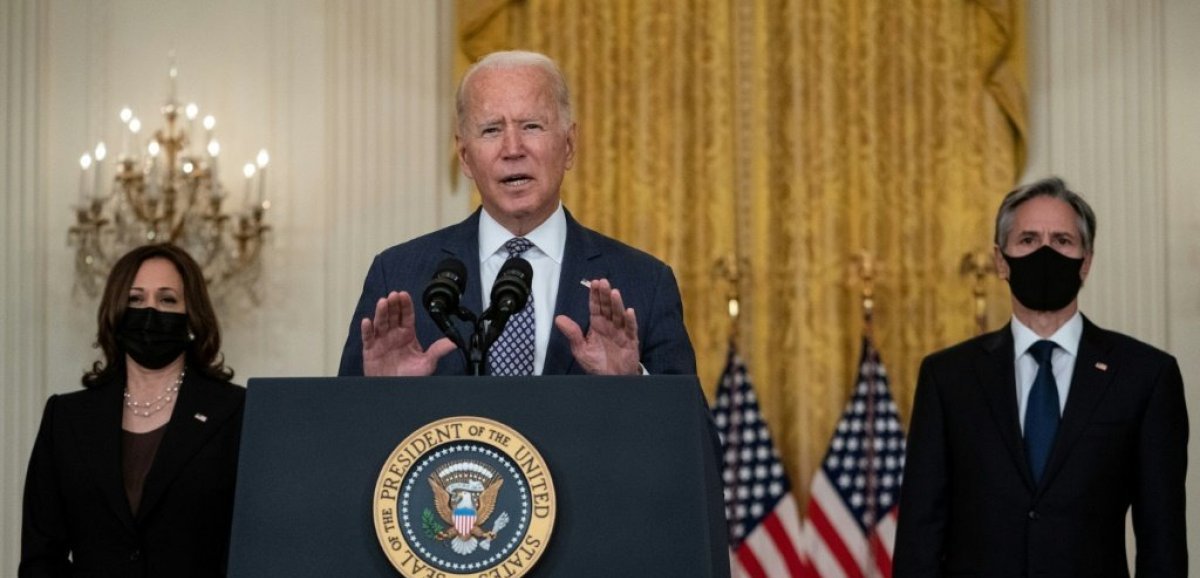 Biden, sous pression, défend les évacuations laborieuses d'Afghanistan
