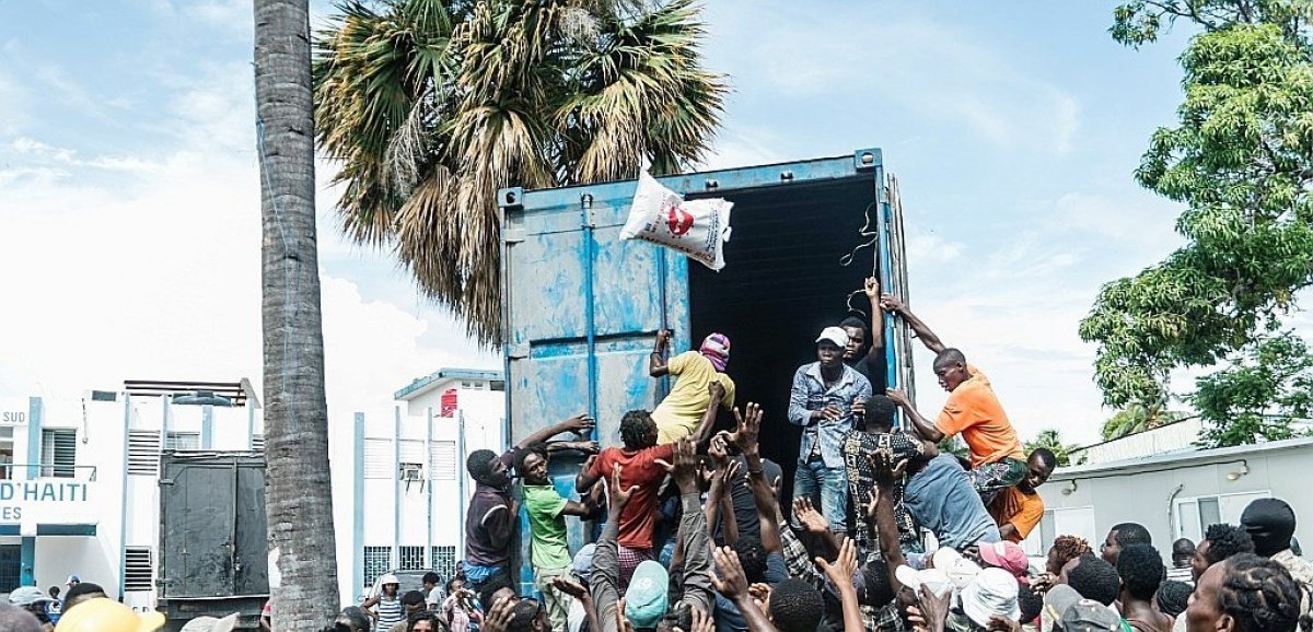 Le bilan du séisme en Haïti s'alourdit, l'aide s'organise dans les régions enclavées