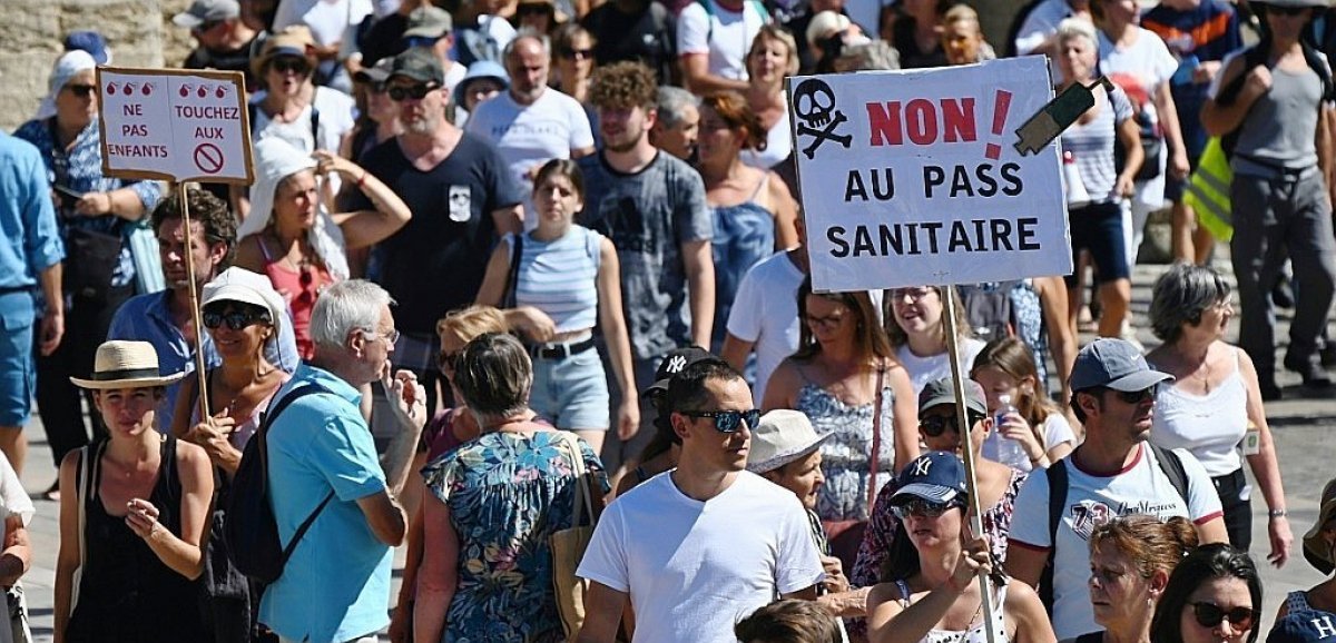Nouvelle journée de protestation contre le "scandale" du pass sanitaire en France