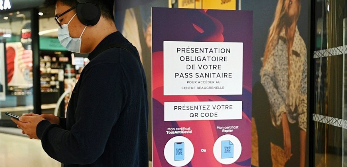 Pass sanitaire dans les centres commerciaux: "la confusion est totale"