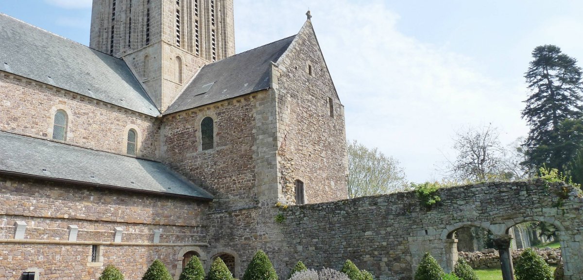 Mission patrimoine. L'Abbaye de La Lucerne-d'Outremer sélectionnée par Stéphane Bern