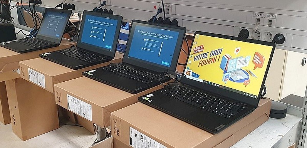 Des ordinateurs portables pour les collégiens - Conseil départemental des  Hauts-de-Seine