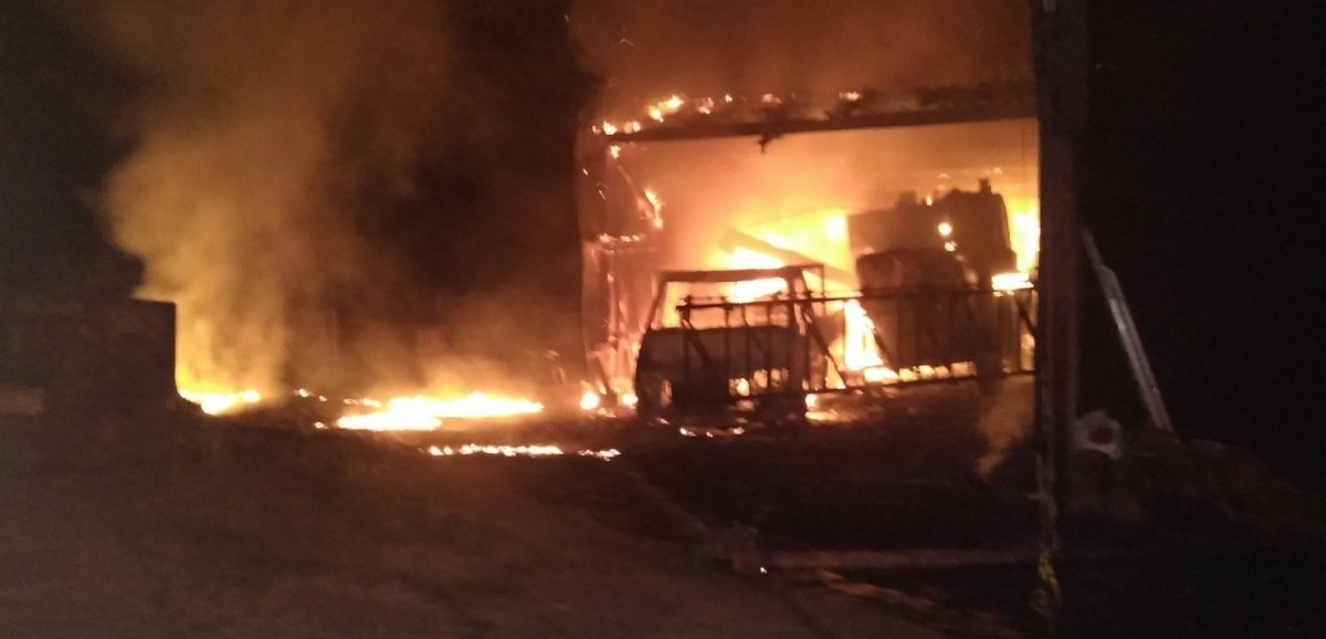 Sud-Manche. Deux bâtiments agricoles touchés par un incendie