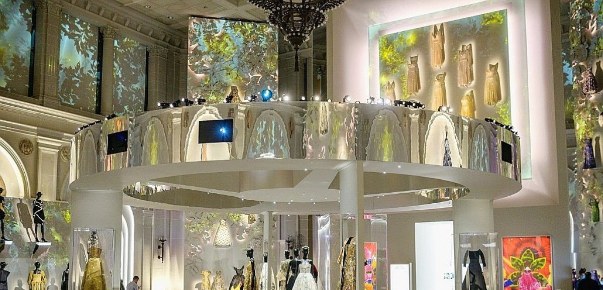 Quand le Brooklyn Museum fait dialoguer Dior avec New York