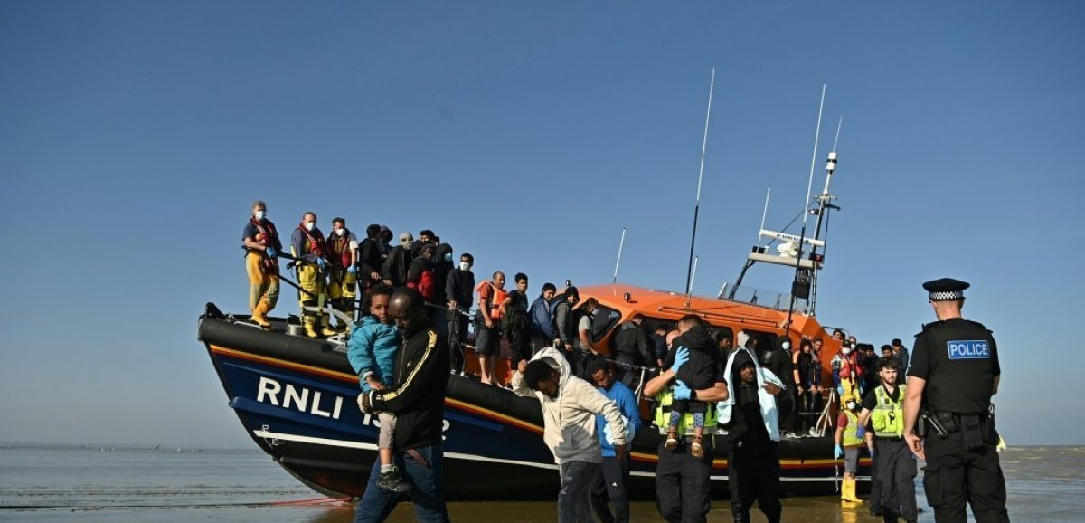 Sur les côtes anglaises, les habitants confrontés à des arrivées croissantes de migrants