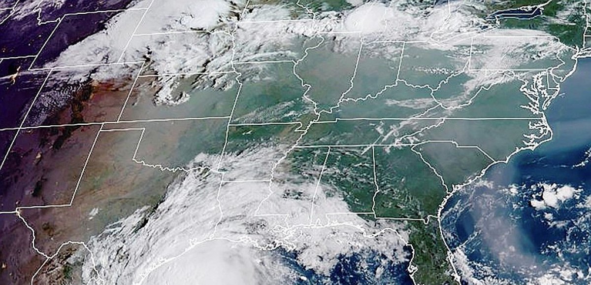 Etats-Unis: l'ouragan Nicholas touche terre au Texas