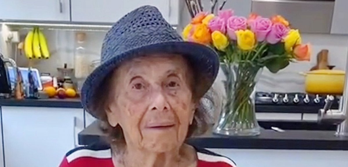 Seconde Guerre mondiale. Cette survivante d'Auschwitz âgée de 91 ans témoigne sur TikTok