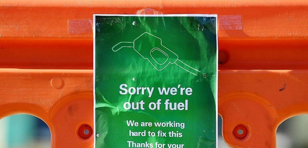 Pénuries de carburant: le gouvernement britannique tente de rassurer