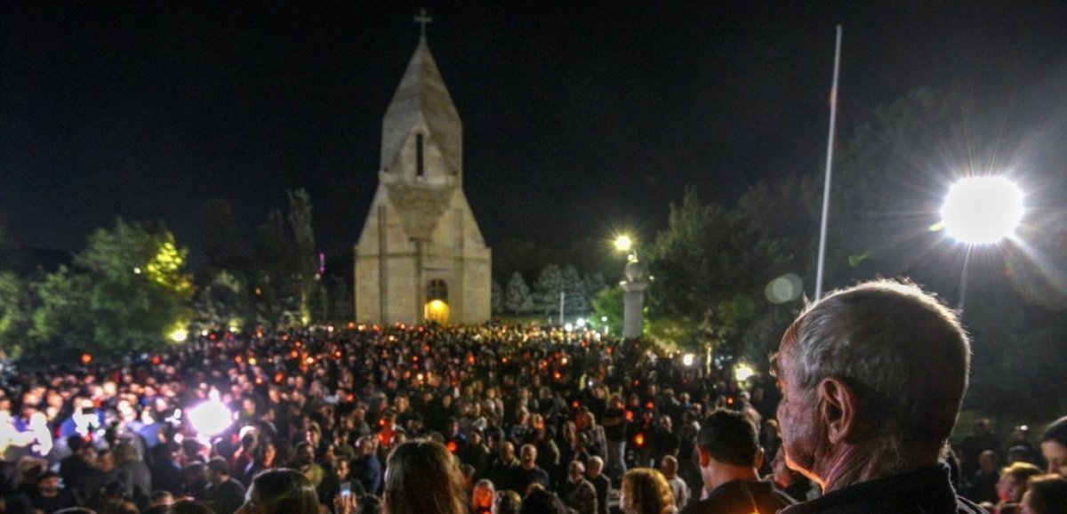 Des milliers d'Arméniens dans la rue pour honorer la mémoire des morts de la récente guerre