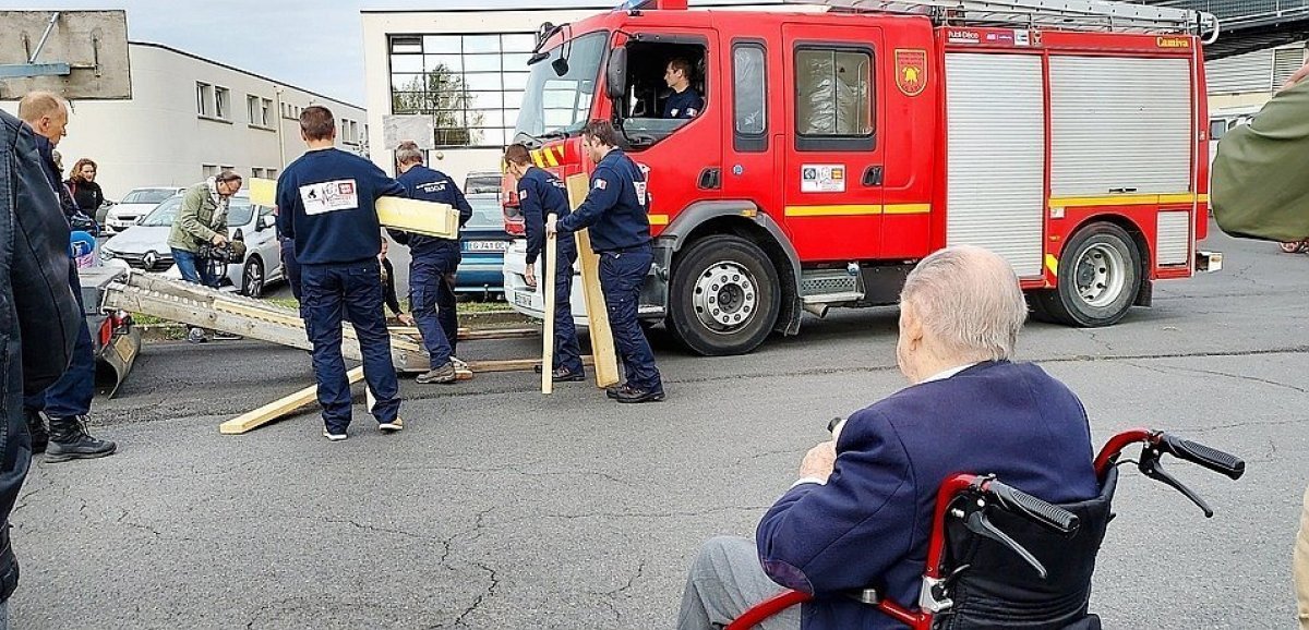 Calvados. Un camion des pompiers offert à une caserne en Roumanie