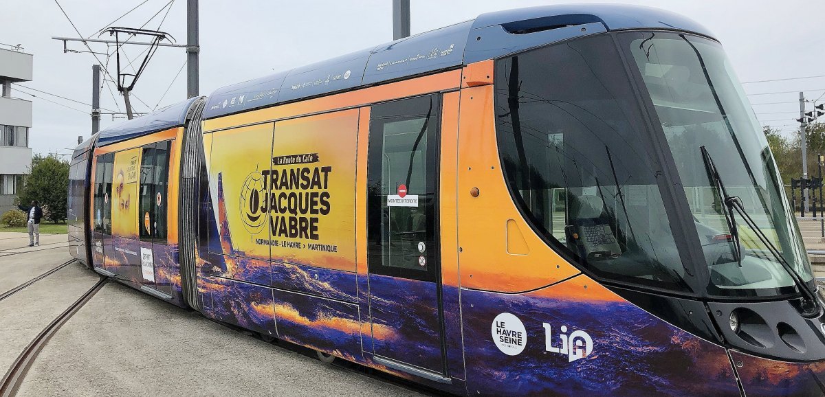 [Vidéo] Le Havre. Une rame de tram aux couleurs de la Transat Jacques Vabre 2021