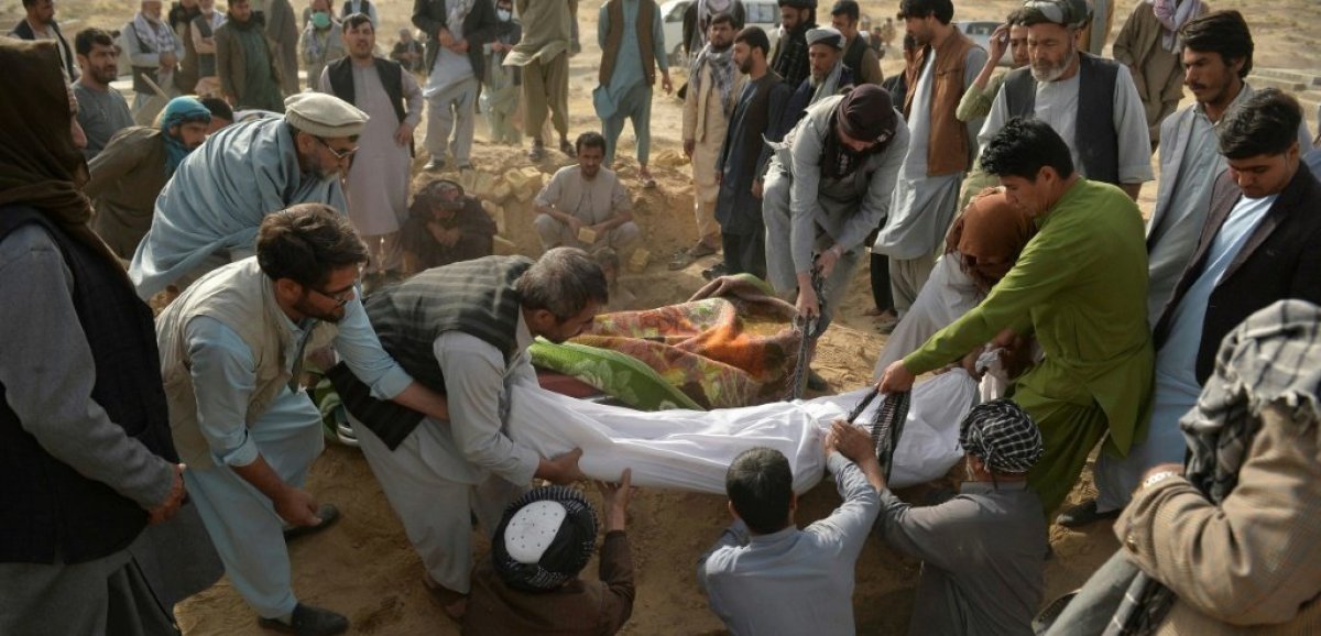 Afghanistan: les chiites enterrent leurs morts