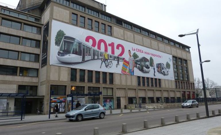 Le métro se paye une affiche géante sur le Théâtre des Arts