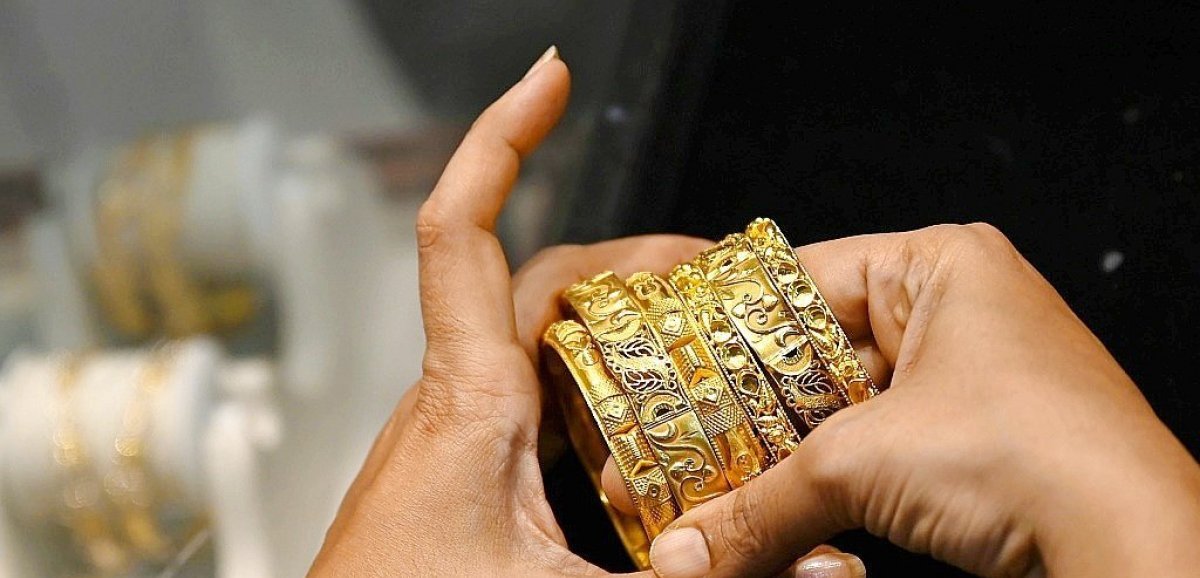 Les Indiens contraints de céder les bijoux en or de famille pour surmonter la crise économique