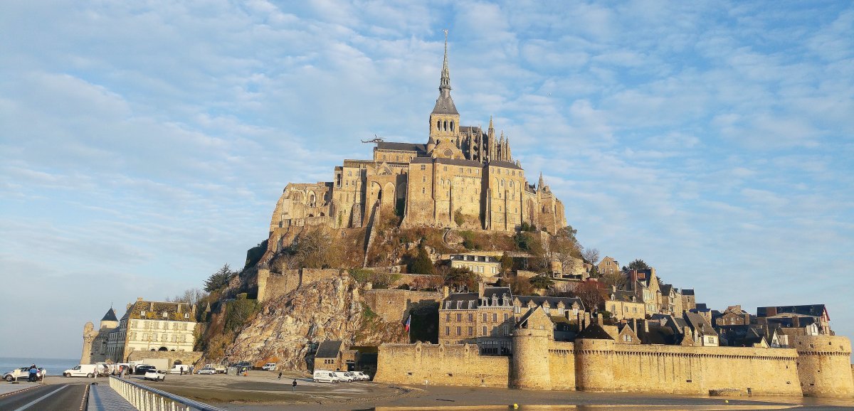 Le Mont-Saint-Michel. Les touristes asiatiques de retour !