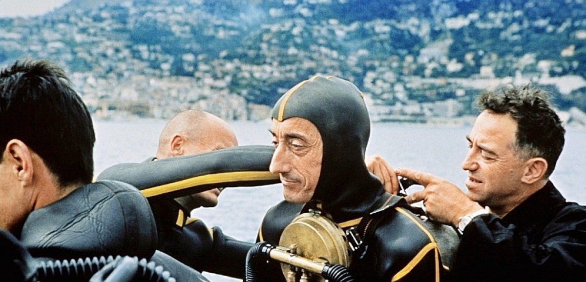 "Cousteau", plongée dans la vie du légendaire commandant au bonnet rouge