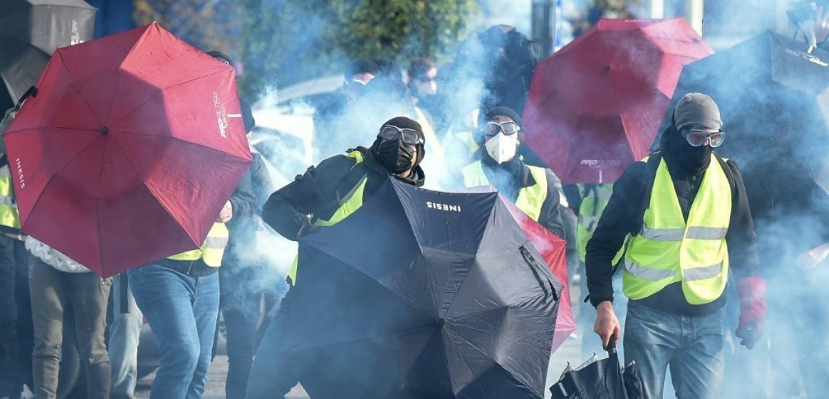 Violente manifestation à Nantes contre un meeting d'Eric Zemmour