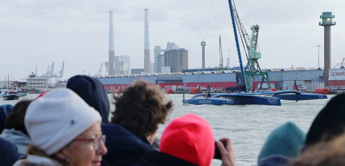 [Photos] Le Havre. Les 79 bateaux de la transat Jacques Vabre ont largué les amarres