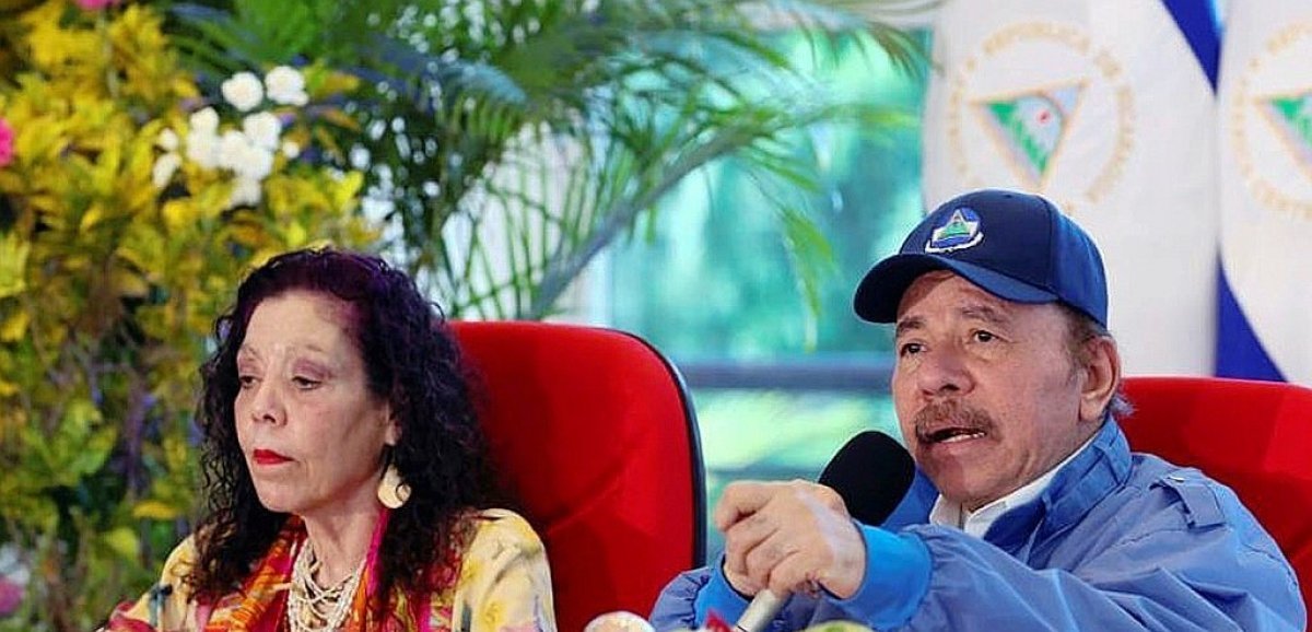 Réélu, Ortega affronte un déluge de critiques et des menaces de sanctions