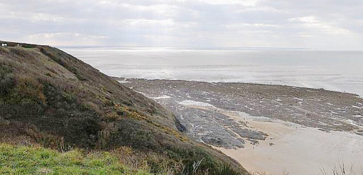 Sud-Manche. Deux hommes coincés dans les falaises face à la marée montante secourus