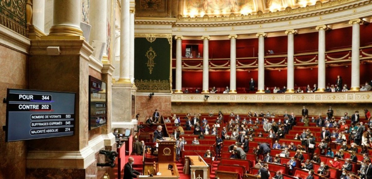 L'Assemblée vote le budget 2022, complété au gré des annonces de l'exécutif