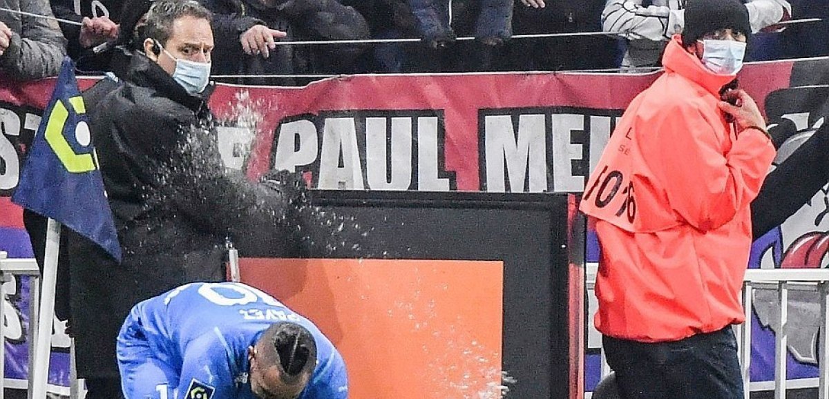 L1: le choc Lyon-Marseille interrompu après de nouveaux incidents visant Payet
