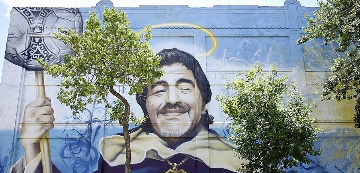 Maradona un an après: l'Argentine, la planète foot, se souvient du génie et du soufre