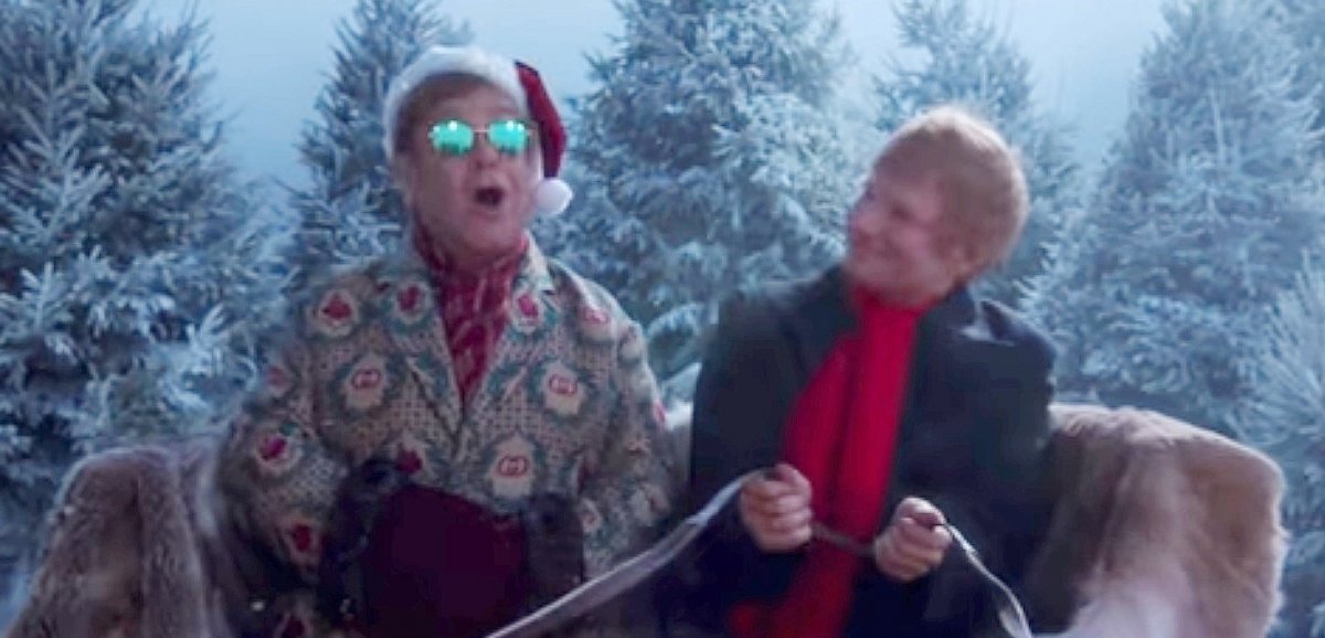 Musique. Ed Sheeran et Elton John réunis autour d'un piano rouge pour chanter Noël