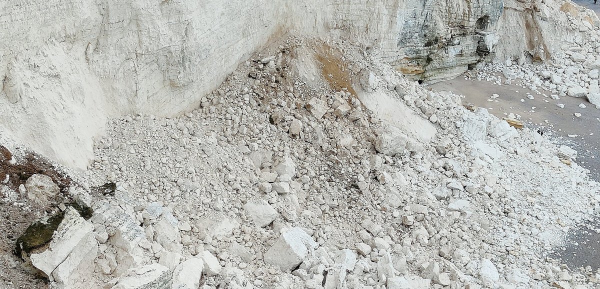 [Photos + vidéo]. Un nouvel effondrement de falaise massif près d'Étretat